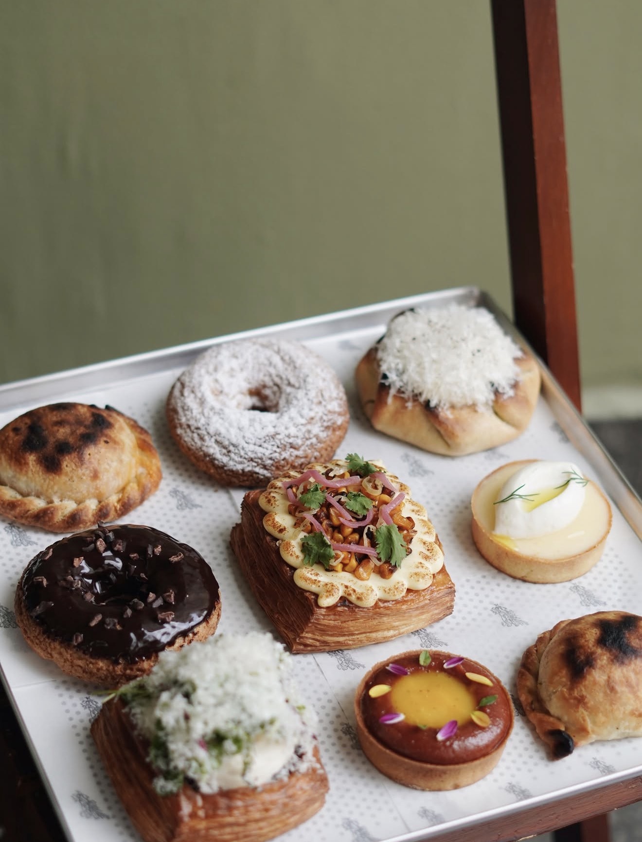 Seleção de folhados, tarteletes e empanadas do Garni Lab
